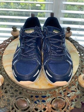 Skechers Women's Hillcrest - Vast Adventure trail walking sneakers Blue Size 8.5